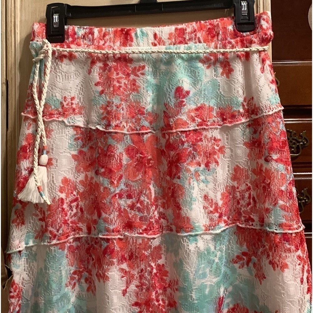Adorable high / low island skirt